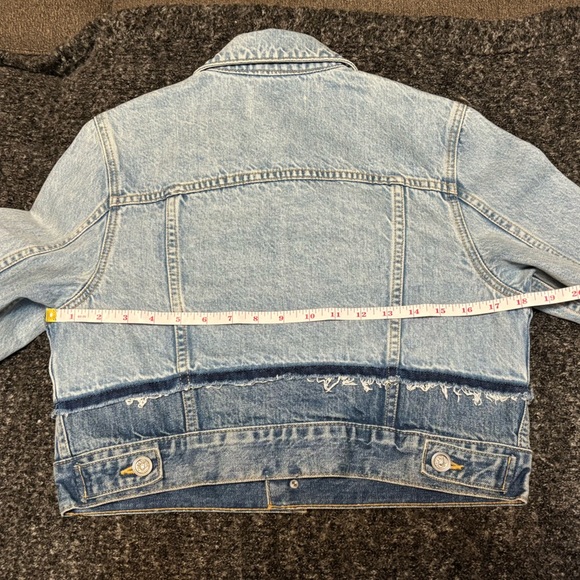 SLVRLAKE Trucker Cropped Distressed Two-Tone
Denim Jacket Washed Valley NWOT - Picture 9 of 15